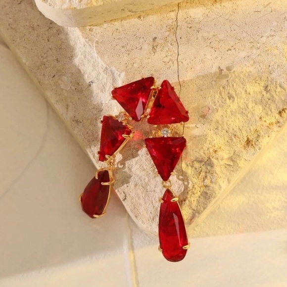 Red earrings NEW in box - Picture 1 of 3